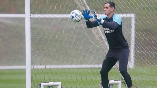 Gatito Fernández está de volta aos jogos do Botafogo