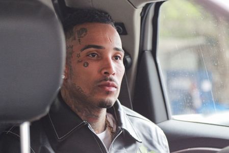 Fotos mostram Gato Preto chegando à delegacia