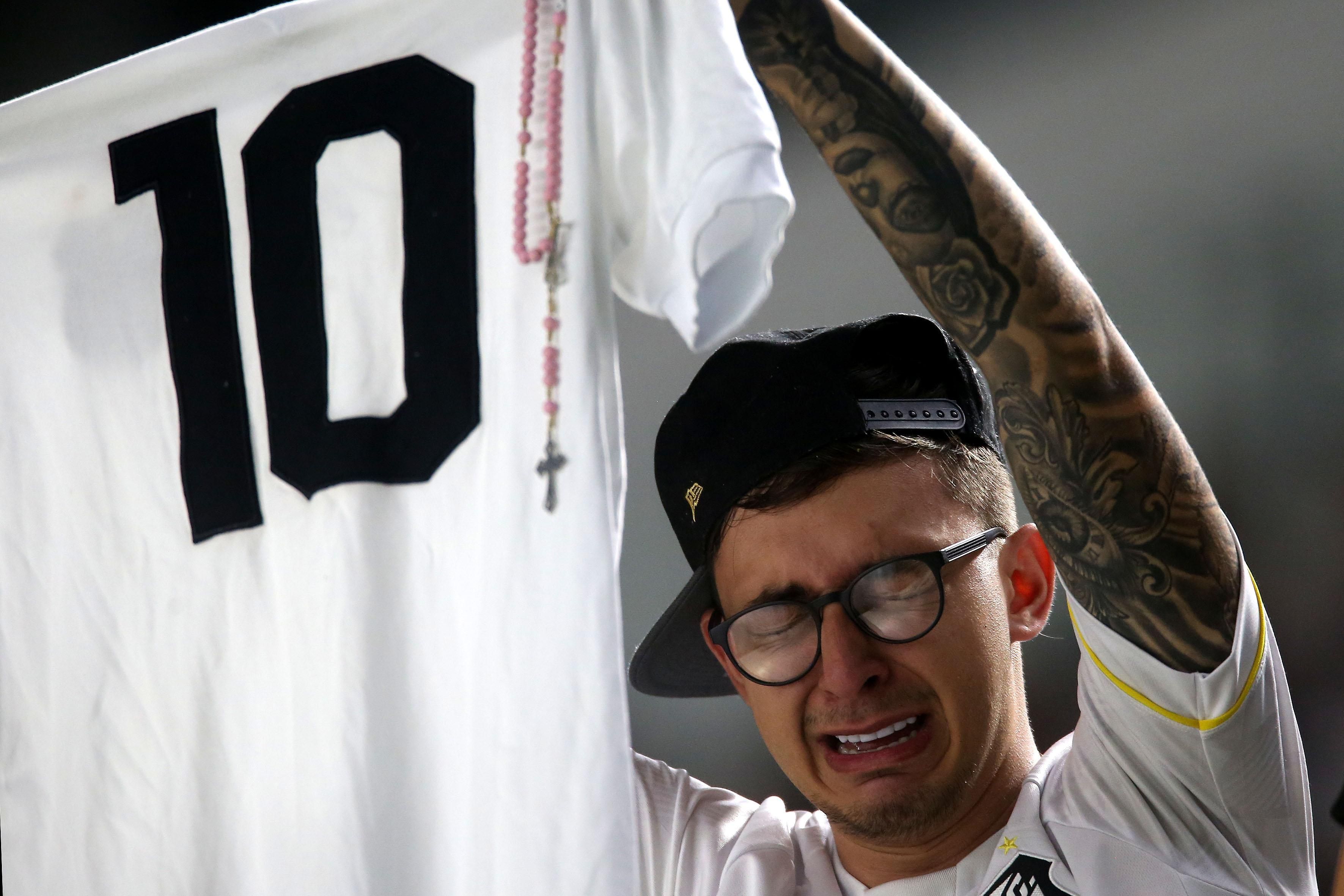 Santos perde para o Fortaleza e está rebaixado pela primeira vez à Série B