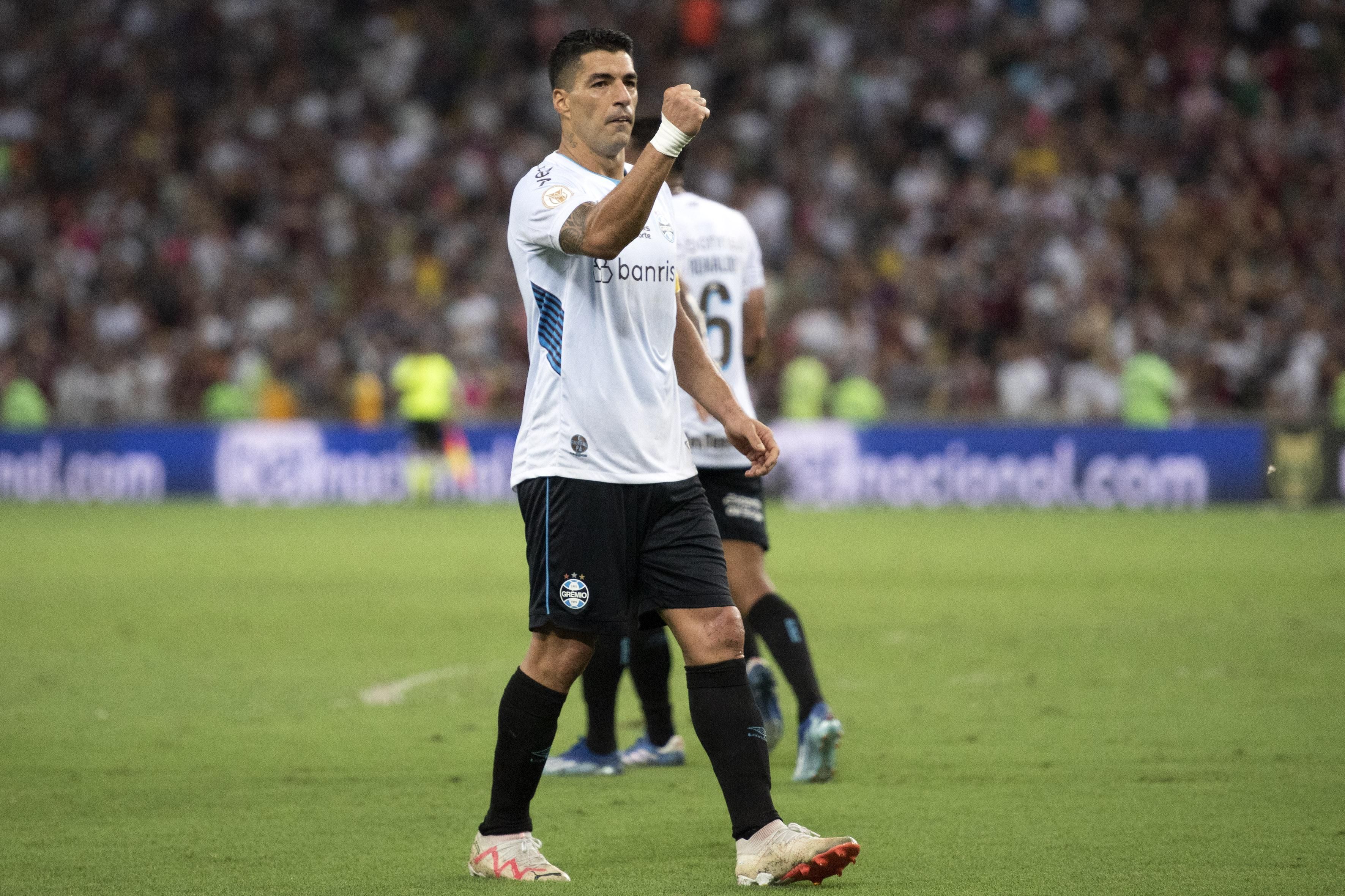 No adeus, Suárez marca duas vezes, e o Grêmio vence o Fluminense no Maracanã