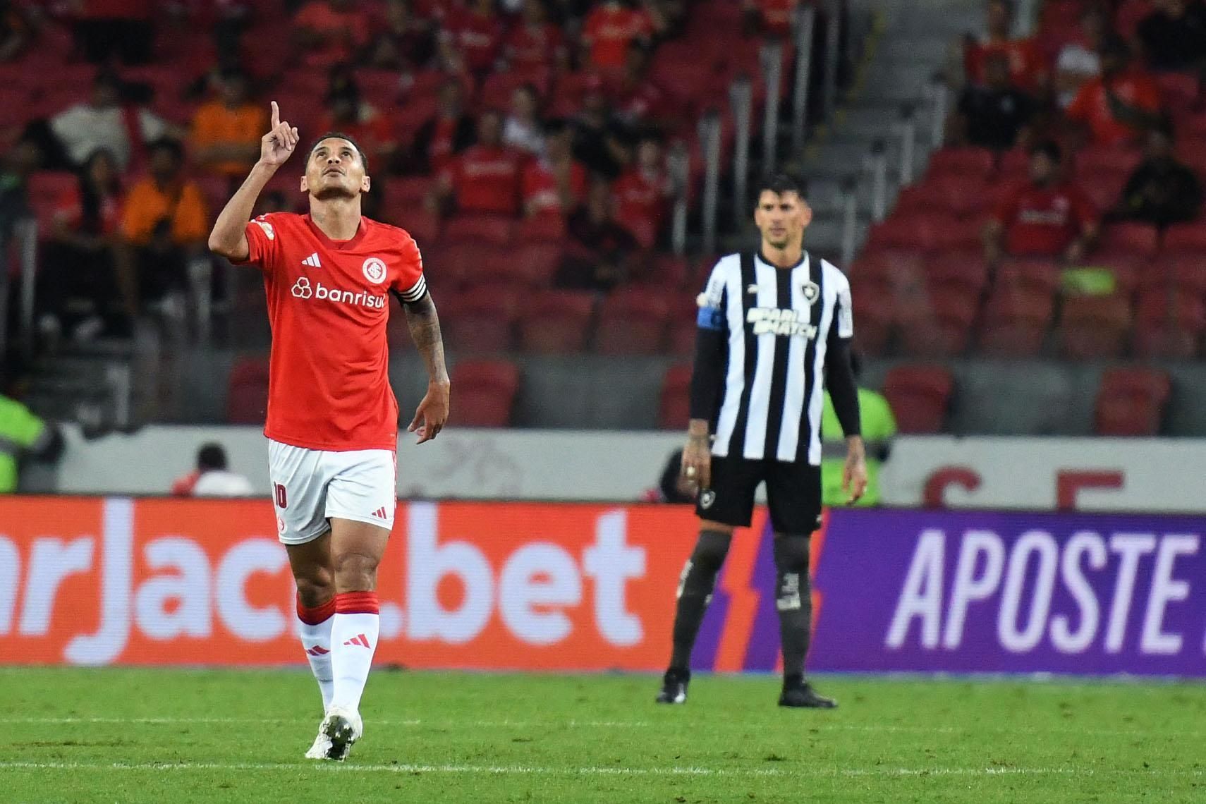 Inter vence Botafogo, que encerra o Brasileiro fora do G4