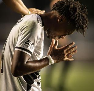 GB garantiu a vitória do Vasco no último minuto em São januário