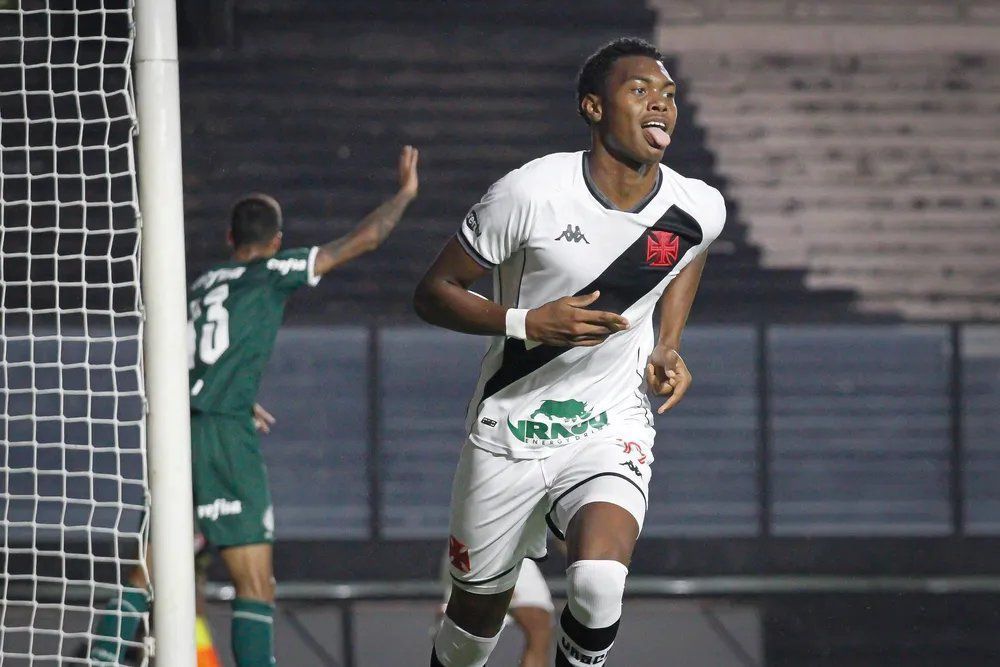 Vasco aguarda definição de time turco para sacramentar futuro de atacante