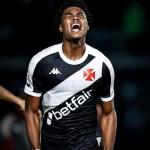 Atacante da base segue em observação com Diniz e deve ganhar chances no Vasco