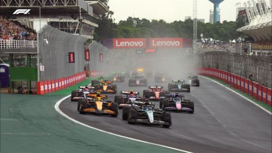 Carros da Fórmula 1 em ação no GP de São Paulo de Fórmula 1