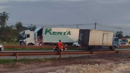 Ainda não se sabe o que era transportado pela carreta, nem o que causou o acidente