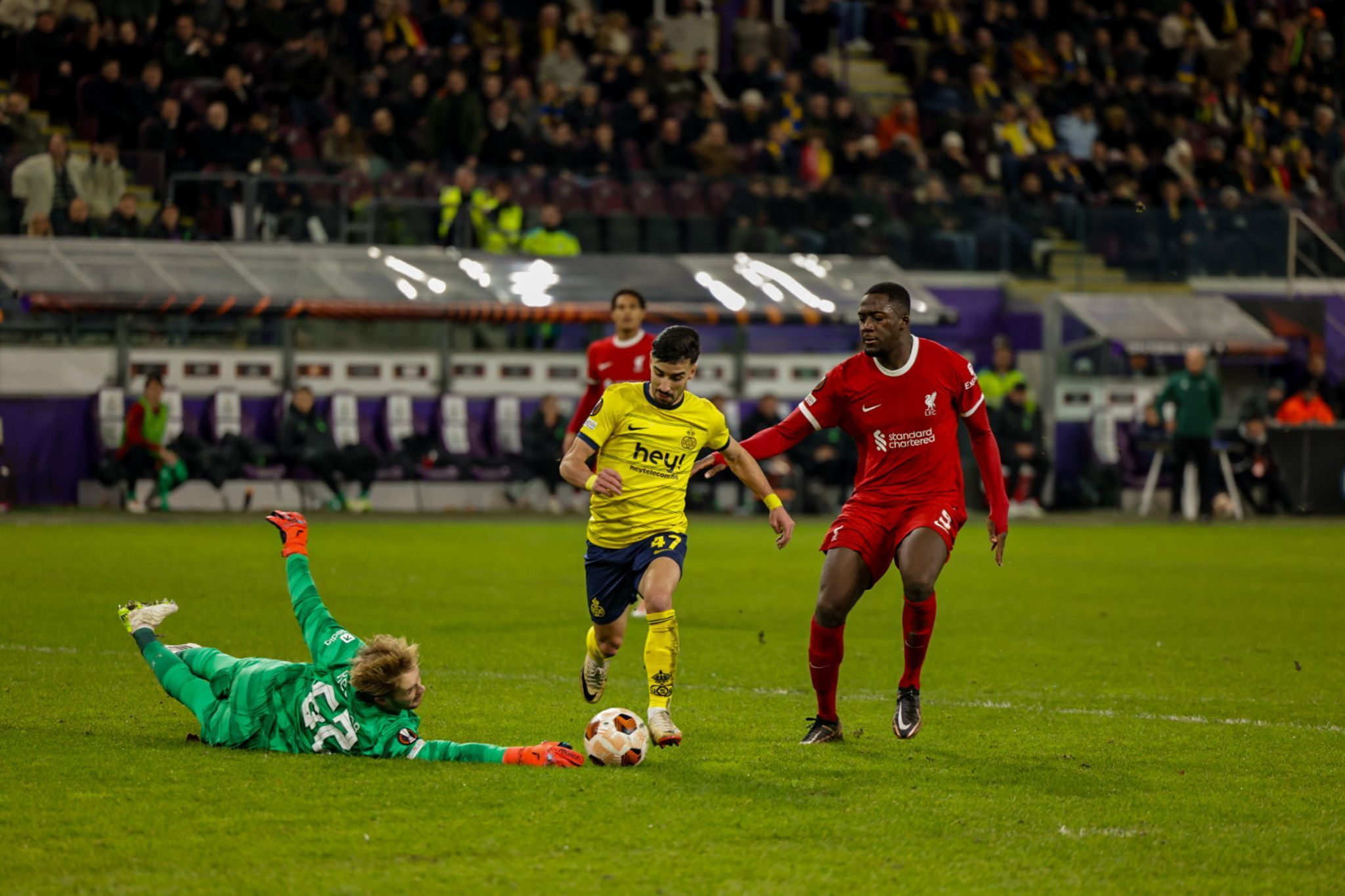 Já nas oitavas da Liga Europa, Liverpool poupa titulares e perde para o Saint-Gilloise