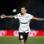 Léo Maná desponta como destaque do Corinthians na estreia da Copinha e celebra gols