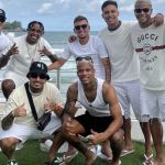 Caio Paulista aparece em fotos nas férias com atacante do Palmeiras