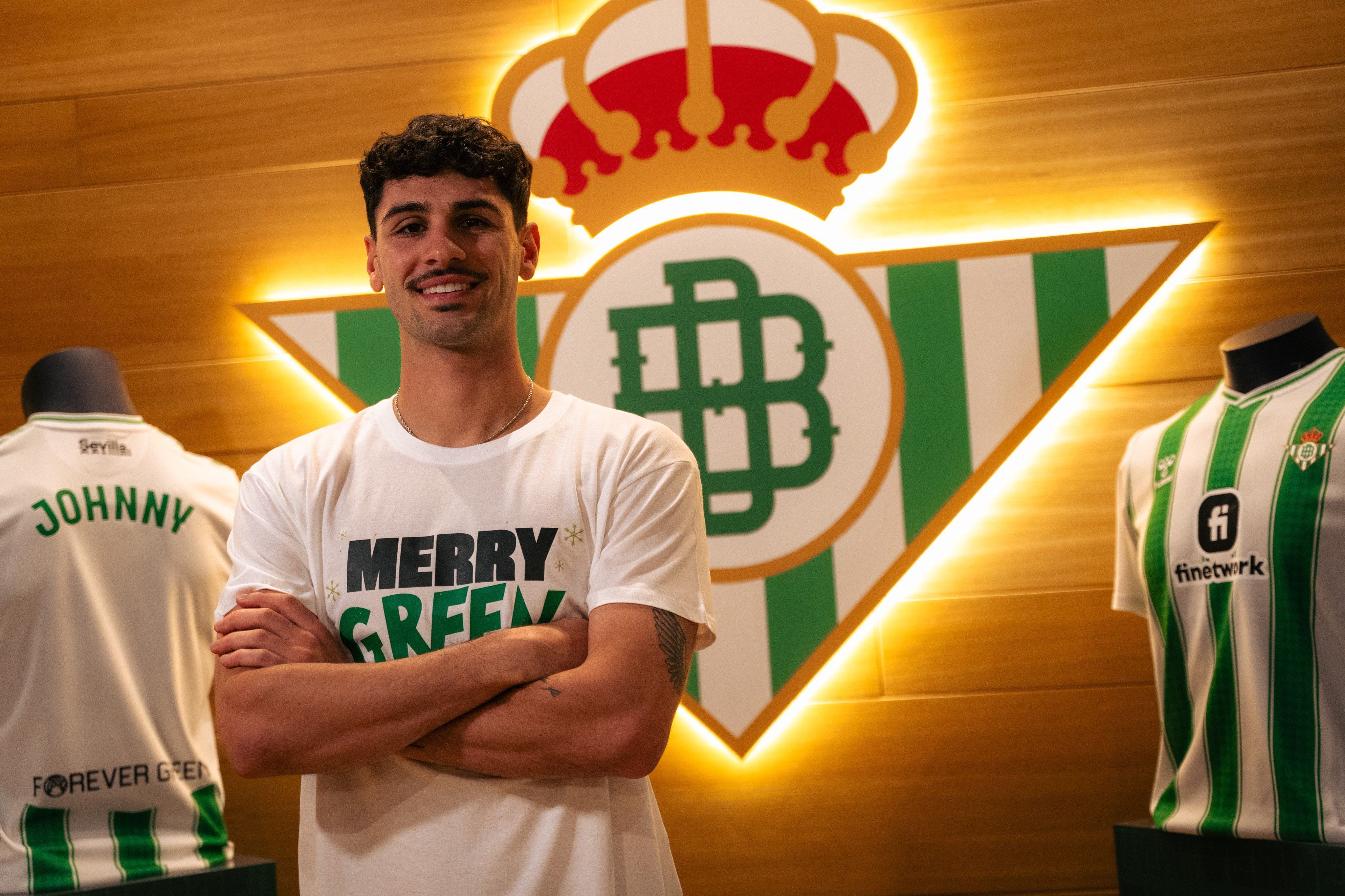 Johnny, agora ex-Inter, é anunciado pelo Real Betis, da Espanha