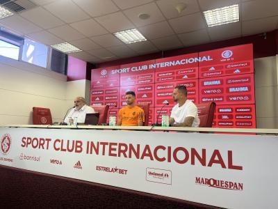 Lucas Alário foi apresentado como novo jogador do Inter