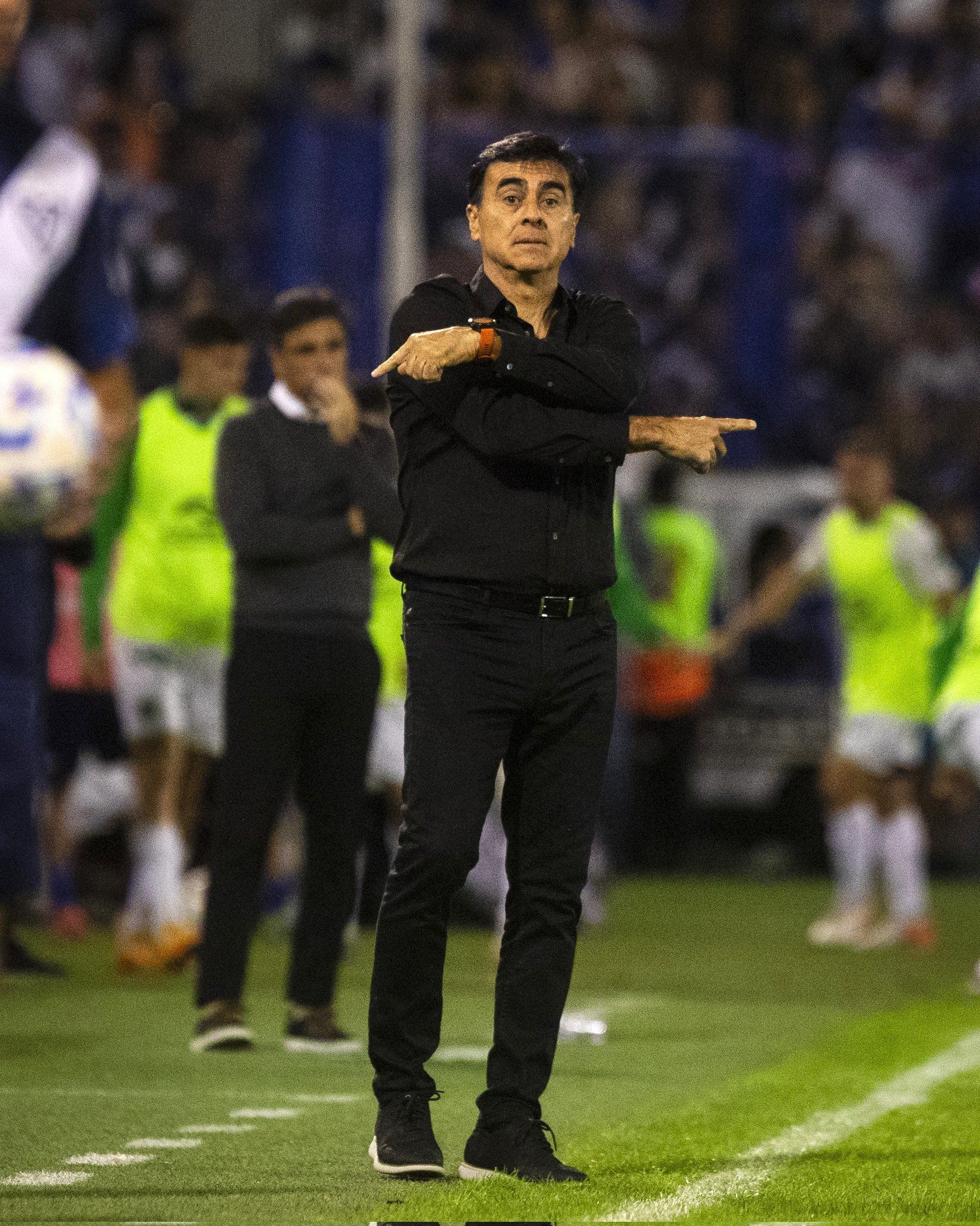Imprensa argentina crava acerto do técnico Gustavo Quinteros com o Grêmio