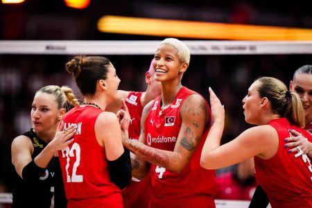 Turquia vence Japão e avança à final do Mundial Feminino de Vôlei