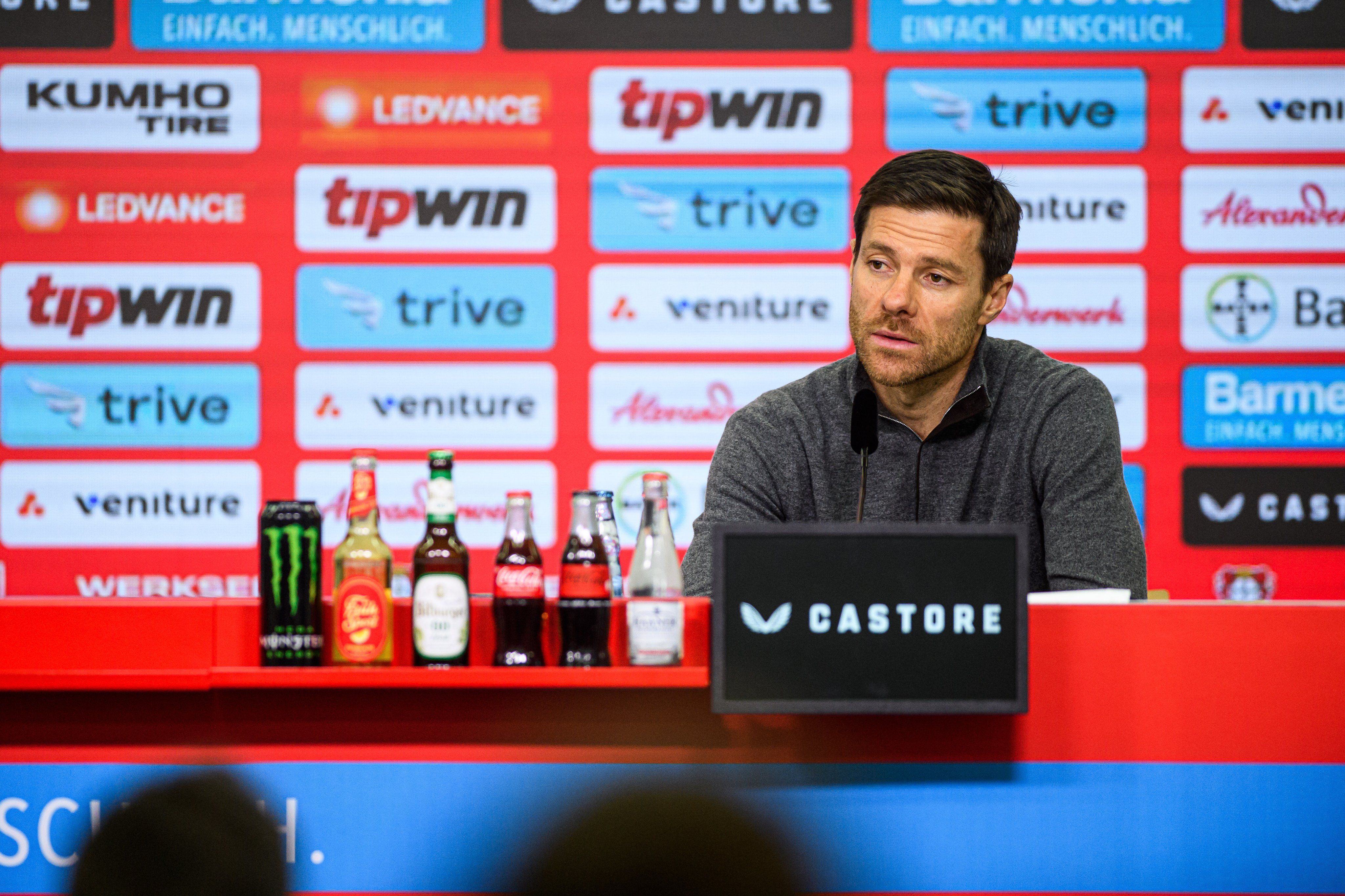 Golpista se passa por Xabi Alonso e pede dinheiro para ir ao Liverpool