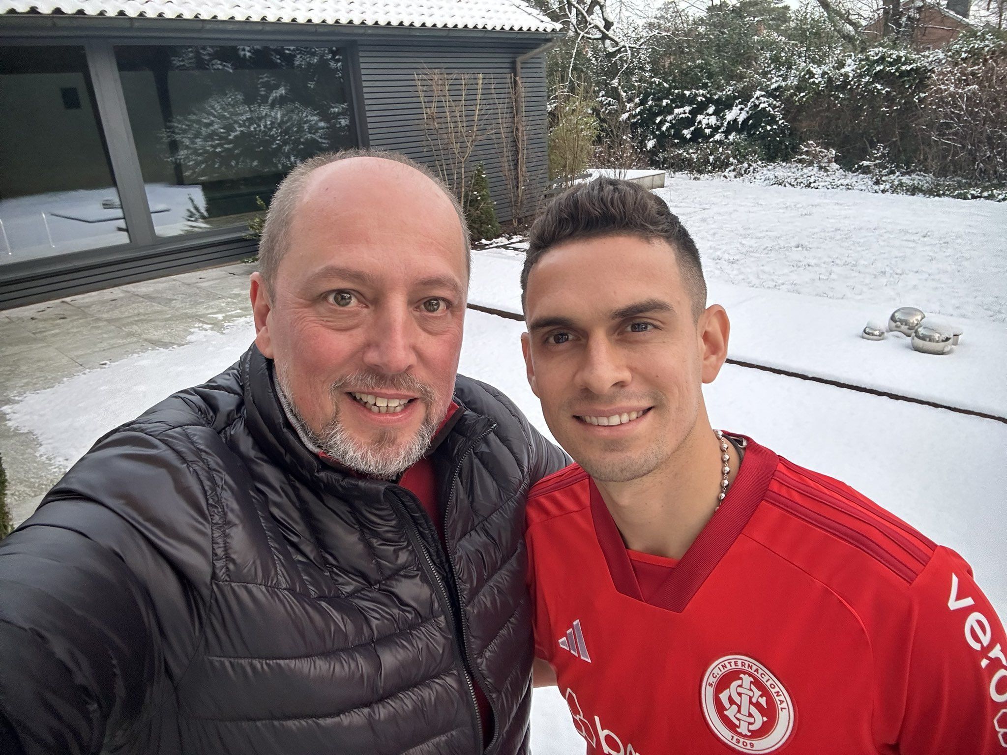Werder Bremen se irrita com anúncio de Borré no Inter: 'Tem contrato conosco'