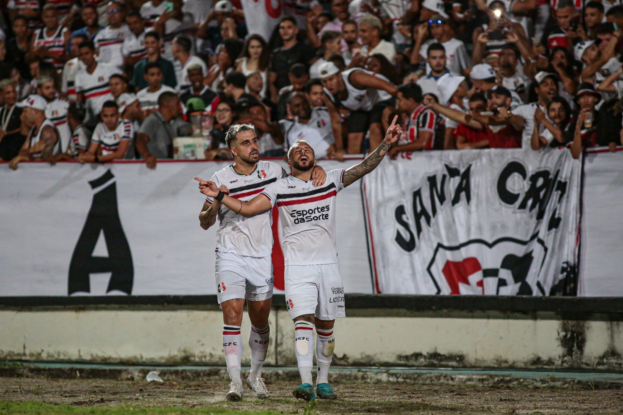 Santa Cruz supera o Flamengo-PE no Arruda, e mantém os 100% no Pernambucano