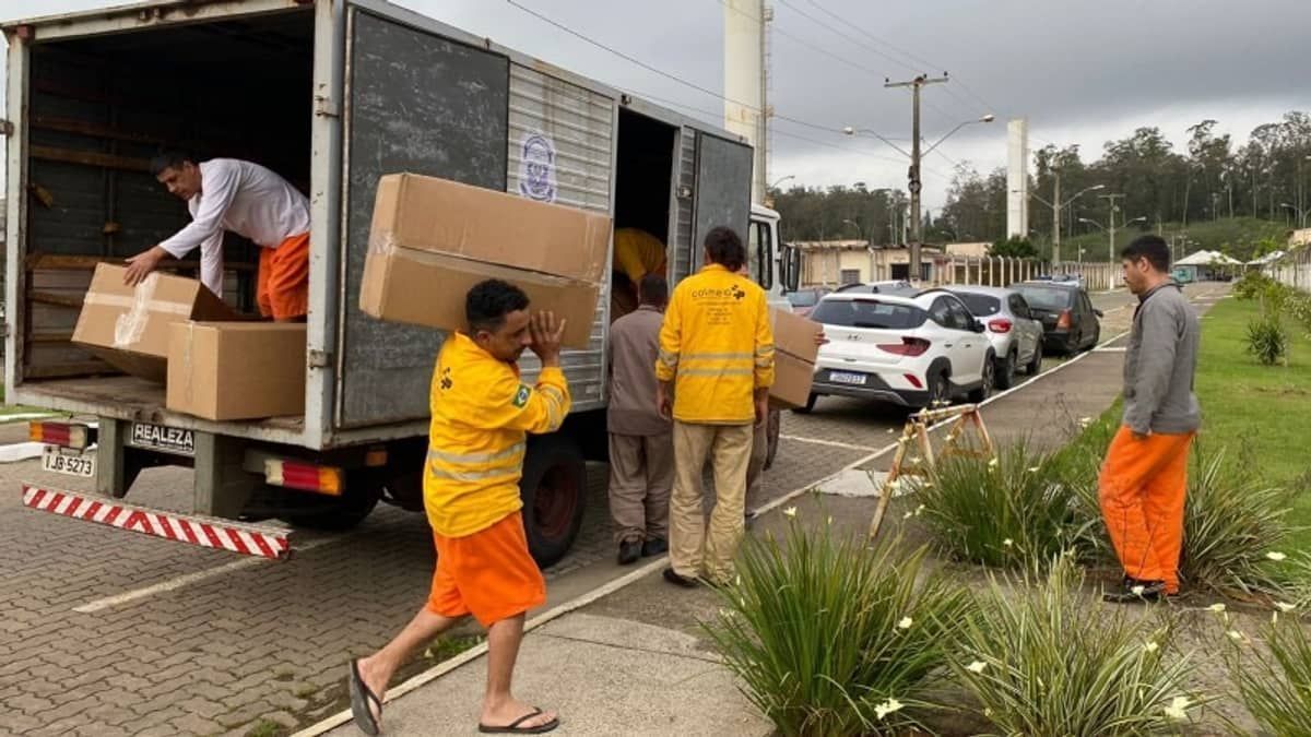 Detentos organizam doação de 750 pares de tênis para atingidos pelas chuvas no Rio Grande do Sul