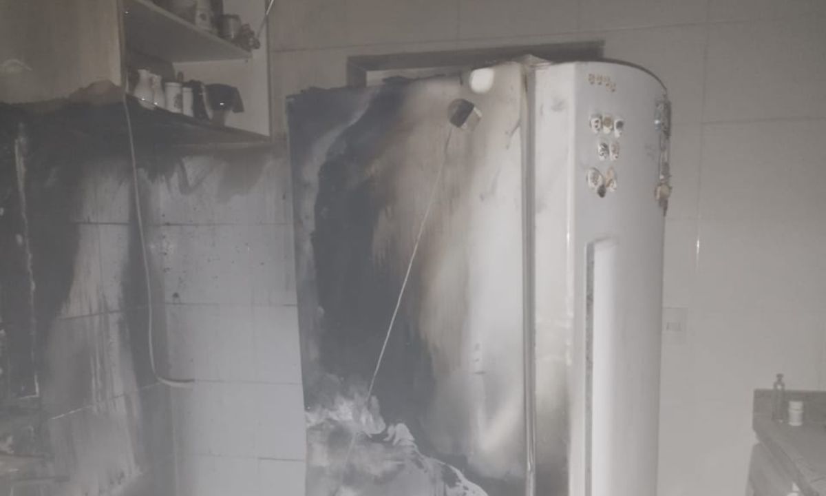 Apartamento é atingido por princípio de incêndio em Juiz de Fora