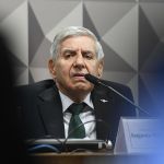 ‘Se tiver que virar a mesa é antes das eleições’, declarou Augusto Heleno em reunião com Bolsonaro