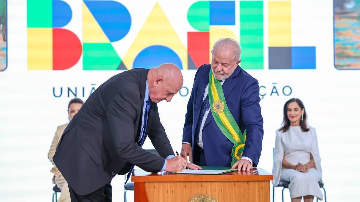 Gonçalves Dias: quem é o general que pediu demissão do GSI após imagens no Palácio do Planalto em 8 de janeiro
