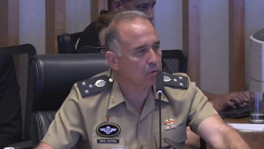 General que comandou ações do Exército no 8 de janeiro diz que admira inteligência emocional de Lula.