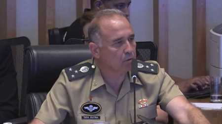 General que comandou ações do Exército no 8 de janeiro diz que admira inteligência emocional de Lula.