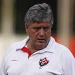 Torcedor inglês confunde Abel Ferreira com Geninho; Hulk é reconhecido