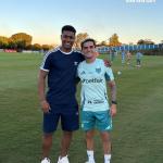 Campeão pelo Cruzeiro faz visita à Toca II e se derrete por lateral