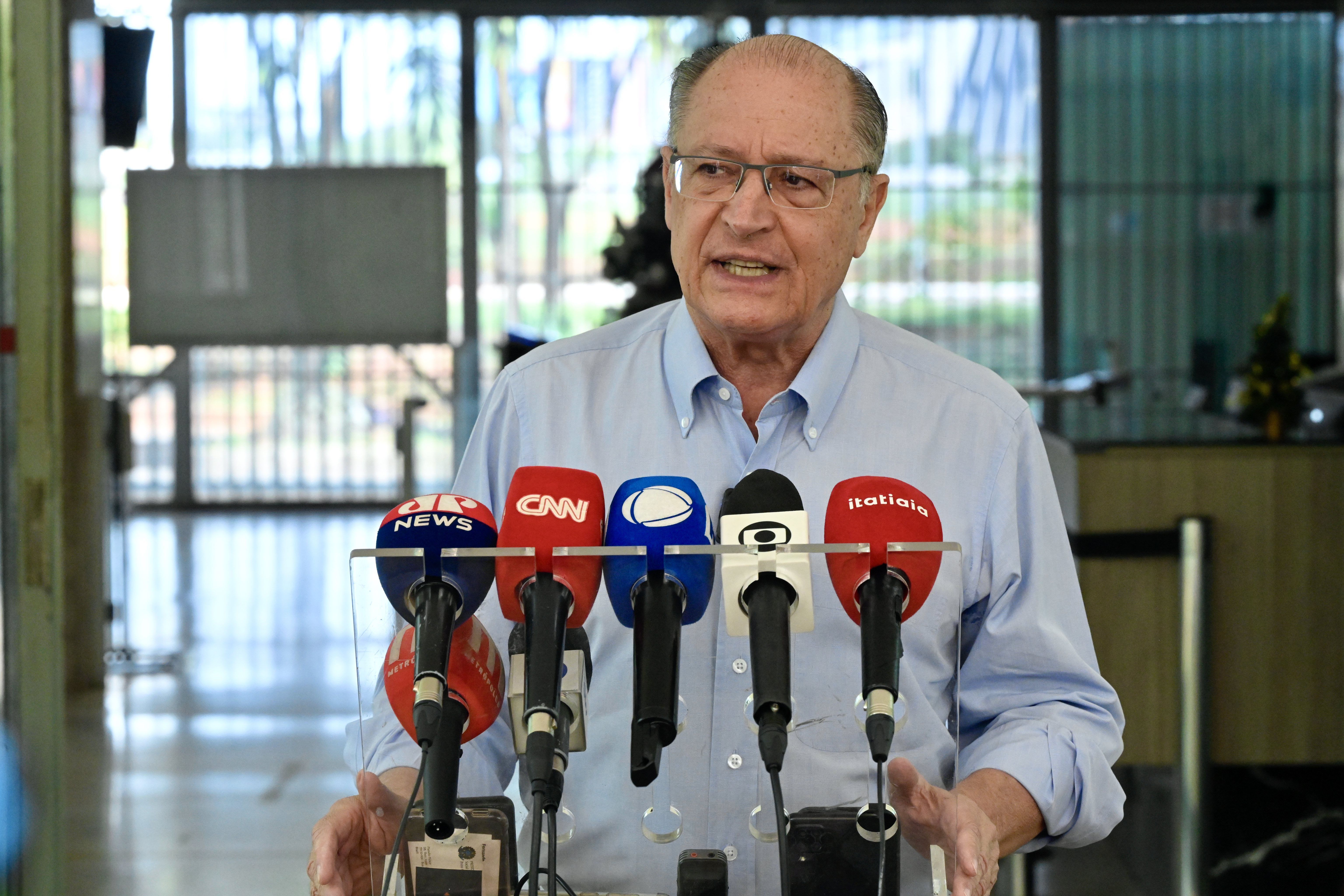 Governo retoma impostos sobre veículos elétricos para financiar programas de incentivo à indústria