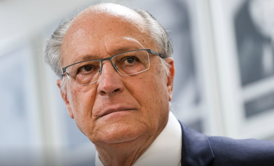 Alckmin diz que tarifaço de Trump foi injusto com o Brasil e anuncia reunião com os EUA