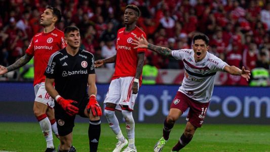 Germán Cano marcou o gol da classificação e deu passe para o gol de John Kennedy