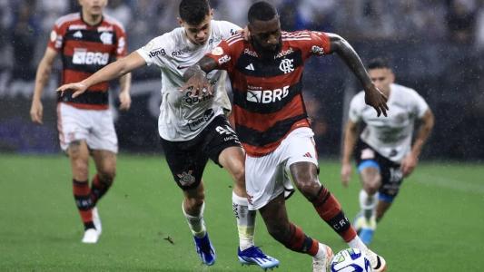 Gérson abriu o placar da partida entre Corinthians e Flamengo, na Neo Química Arena