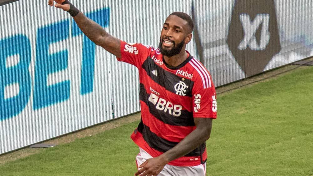 Gerson marca, Flamengo vence Vasco e diminui distância para o líder do Brasileirão