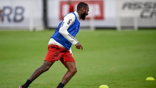 Gerson durante atividade no Ninho do Urubu, o CT do Flamengo, nesta quarta (18)
