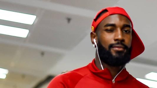 Gerson na chegada ao Maracanã parecia tranquilo, mas acabou sentindo dor no aquecimento e foi sacado do clássico