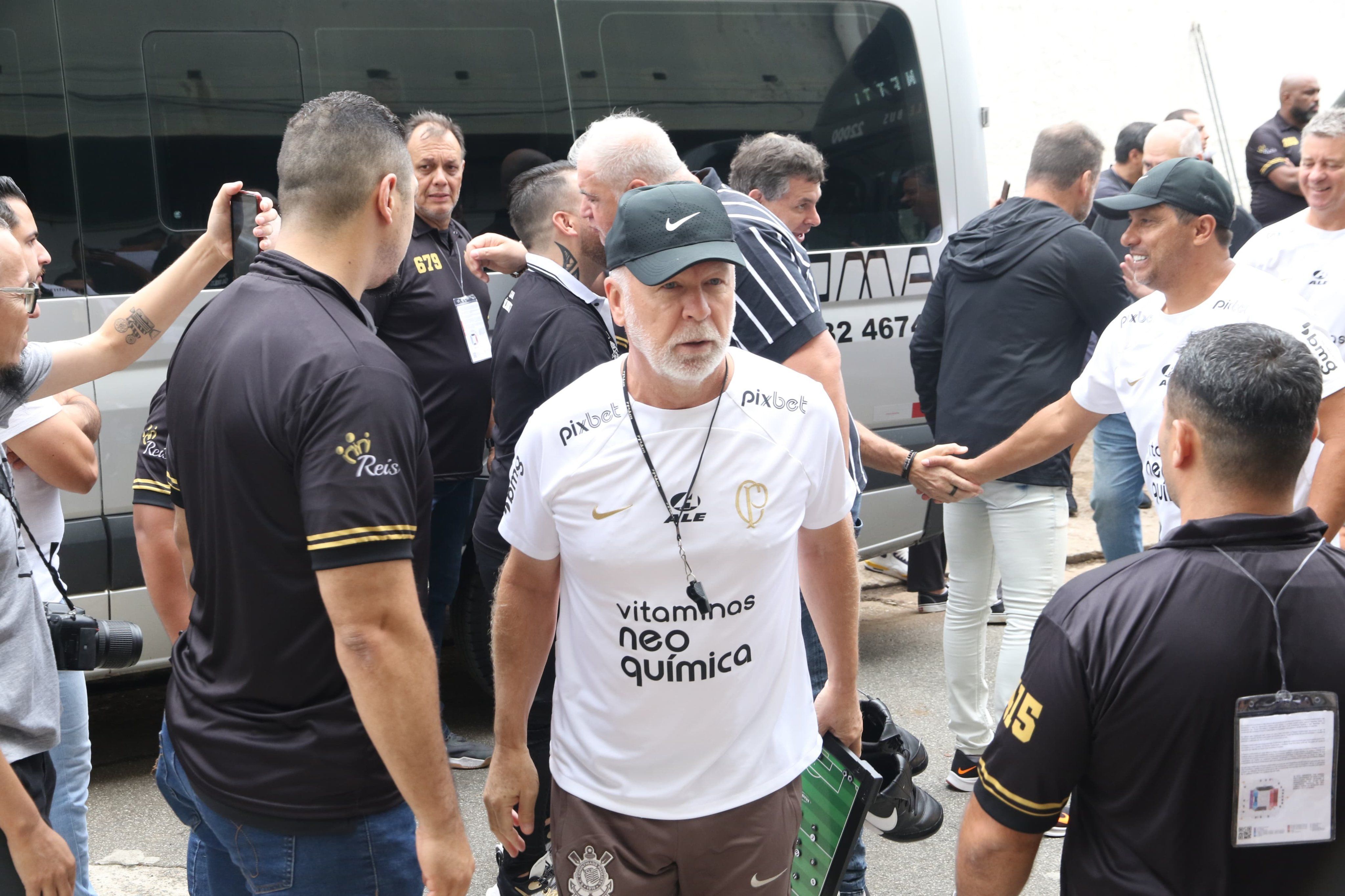 Com Matheuzinho e sem Veríssimo, Corinthians faz treino aberto antes da estreia no Paulistão