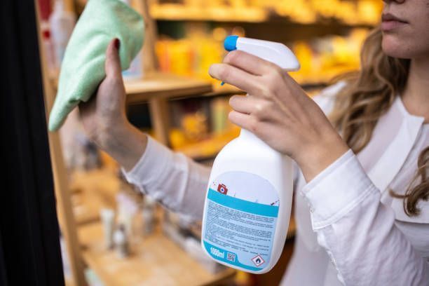 Especialista alerta sobre riscos de misturas de produtos de limpeza