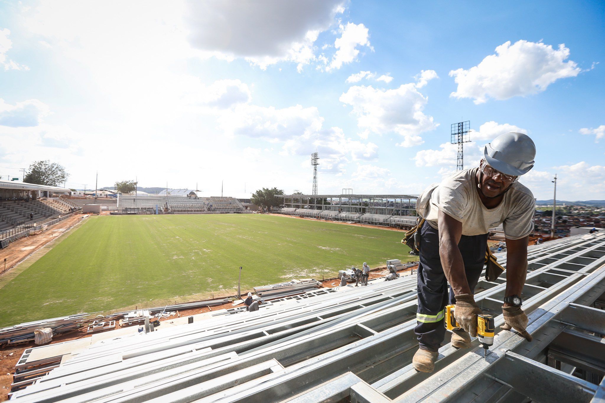 Clube da Série A divulga fotos das obras em estádio 'provisório' para 2025; veja