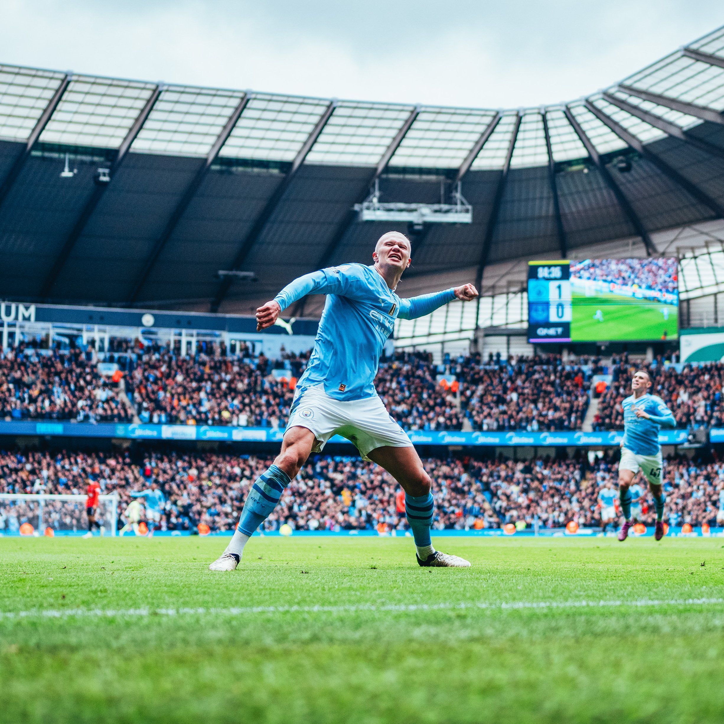 Haaland marca dois, Manchester City vence Everton e assume a liderança do Inglês