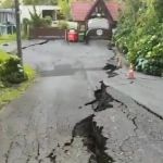 Vídeo: rachadura faz bairro de Gramado (RS) ser evacuado; 150 pessoas estão fora de casa