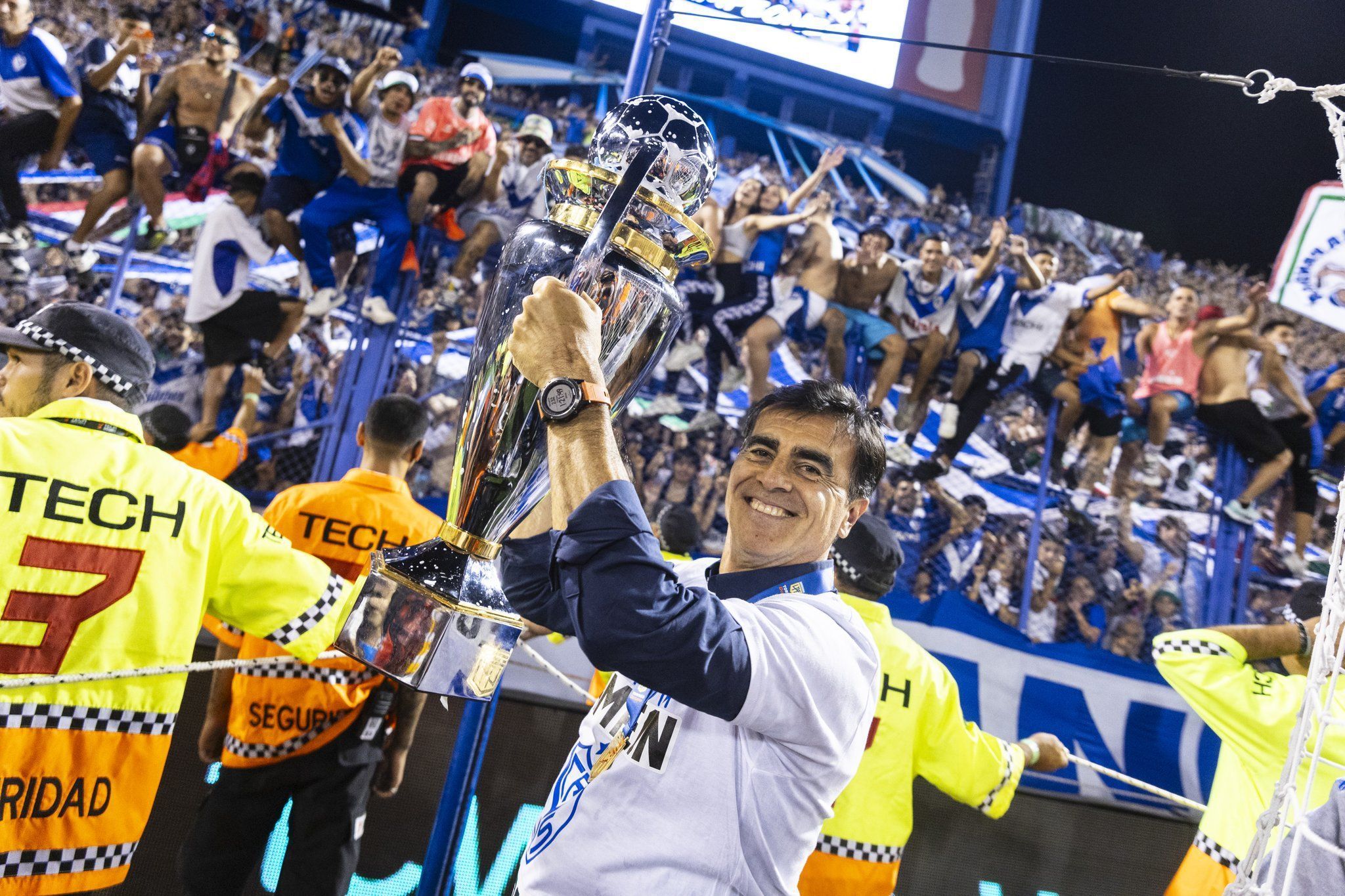 Grêmio de olho: técnico do Vélez adia decisão sobre futuro na carreira