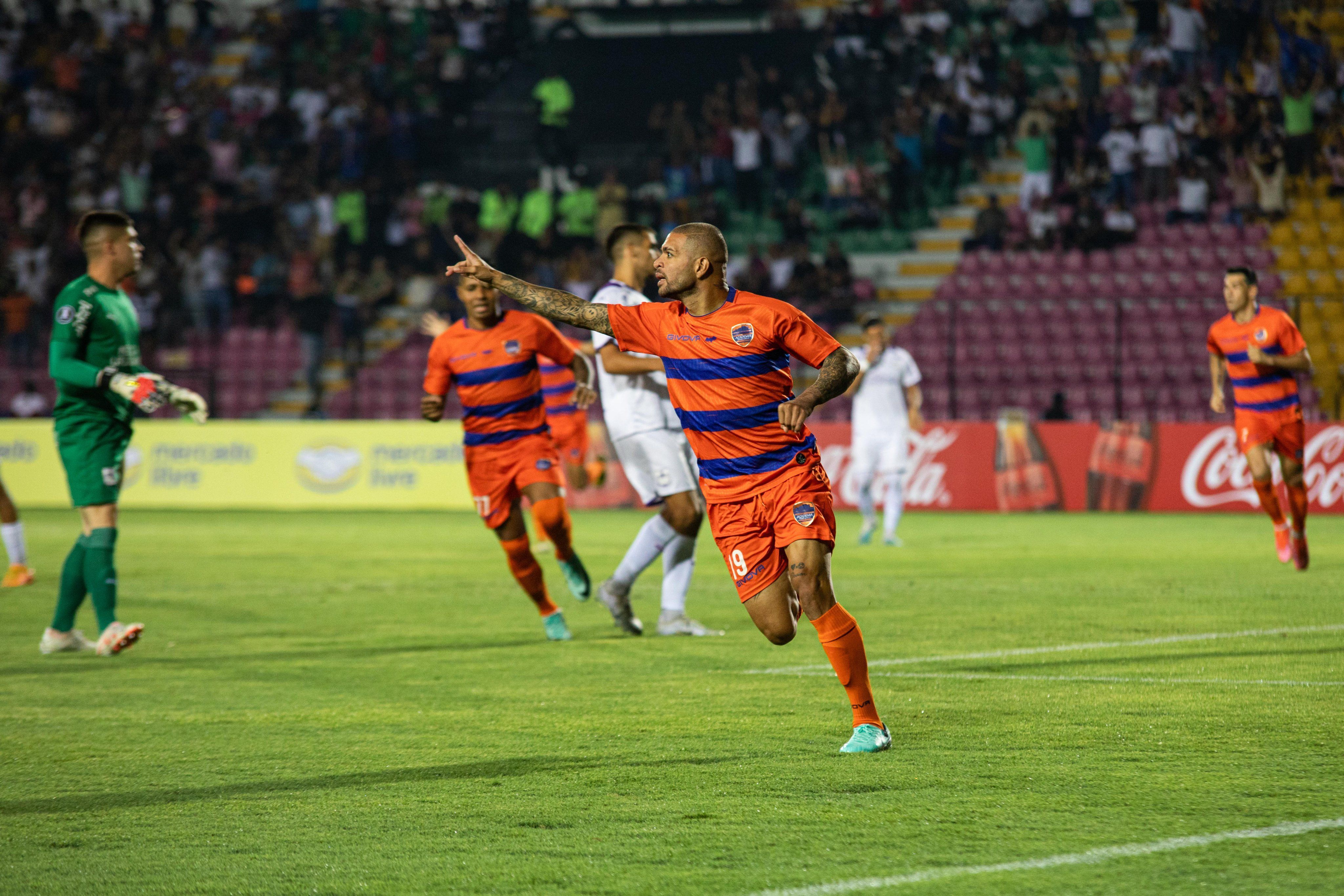 Puerto Cabello marca no fim, vence time de ex-Cruzeiro e sai em vantagem na Libertadores