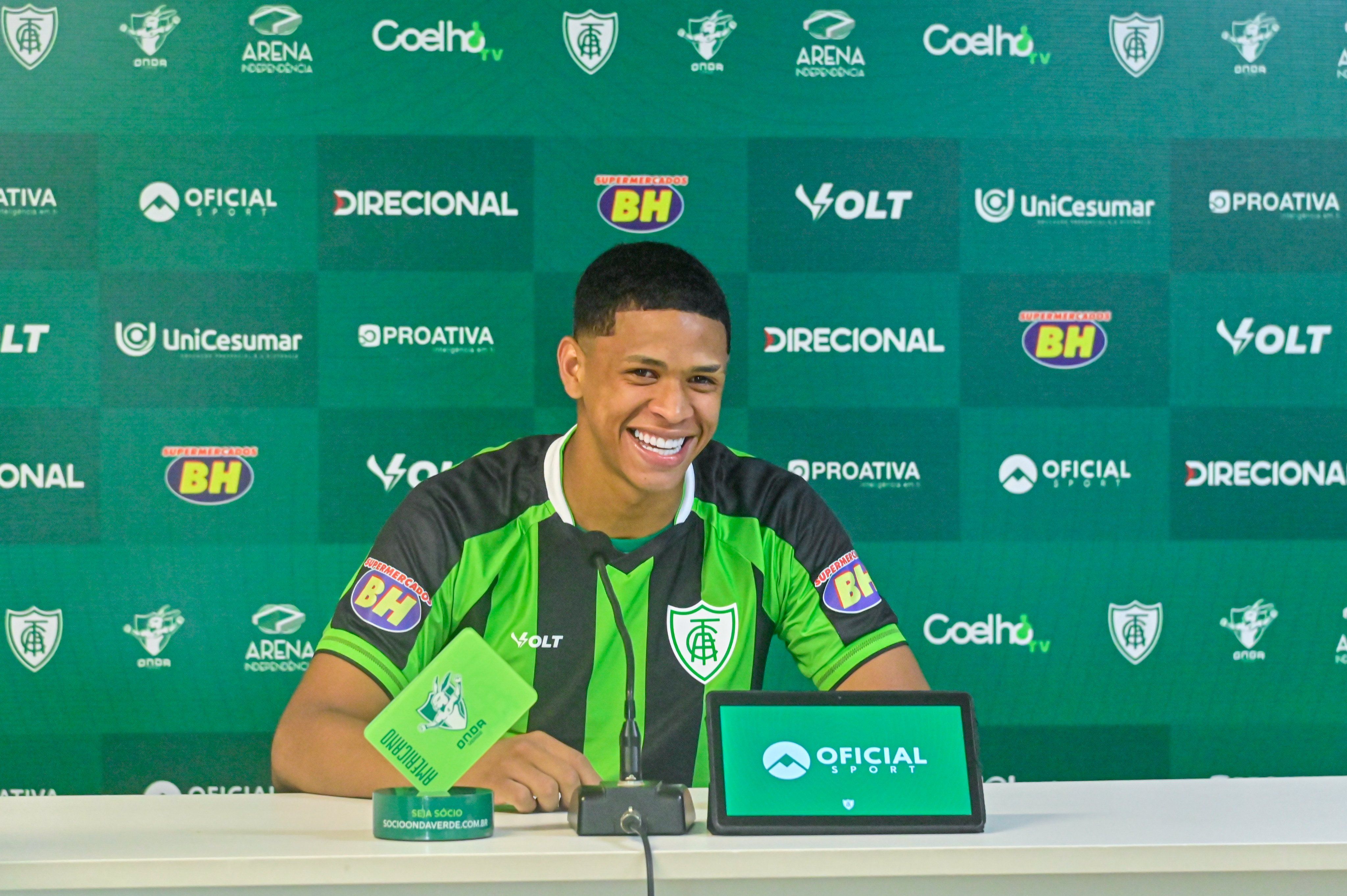 Reforço do América elogia William Batista e faz promessa à torcida