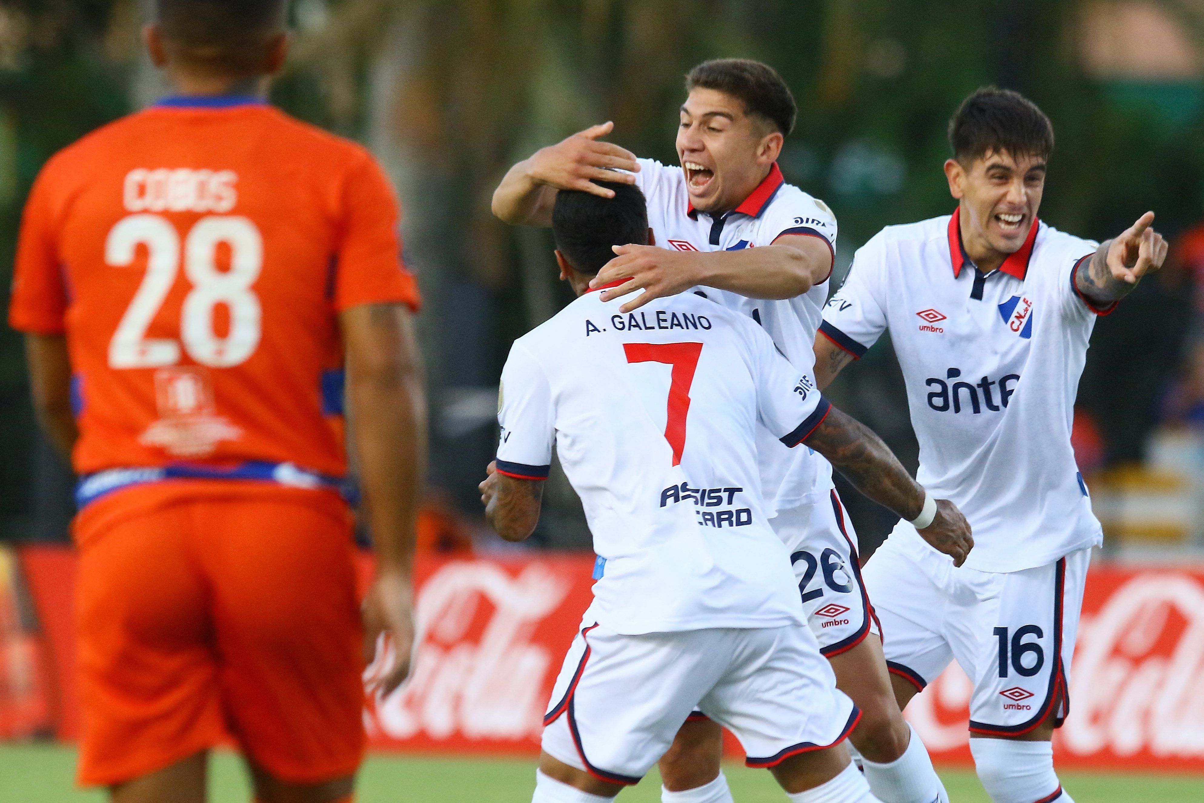 Nacional vence Puerto Cabello e encaminha classificação na Copa Libertadores