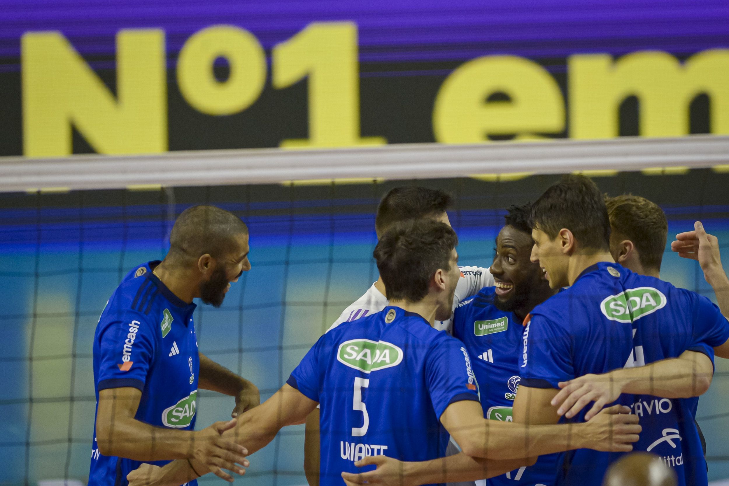 Sada Cruzeiro atropela Blumenau e avança à final do Sul-Americano de Vôlei