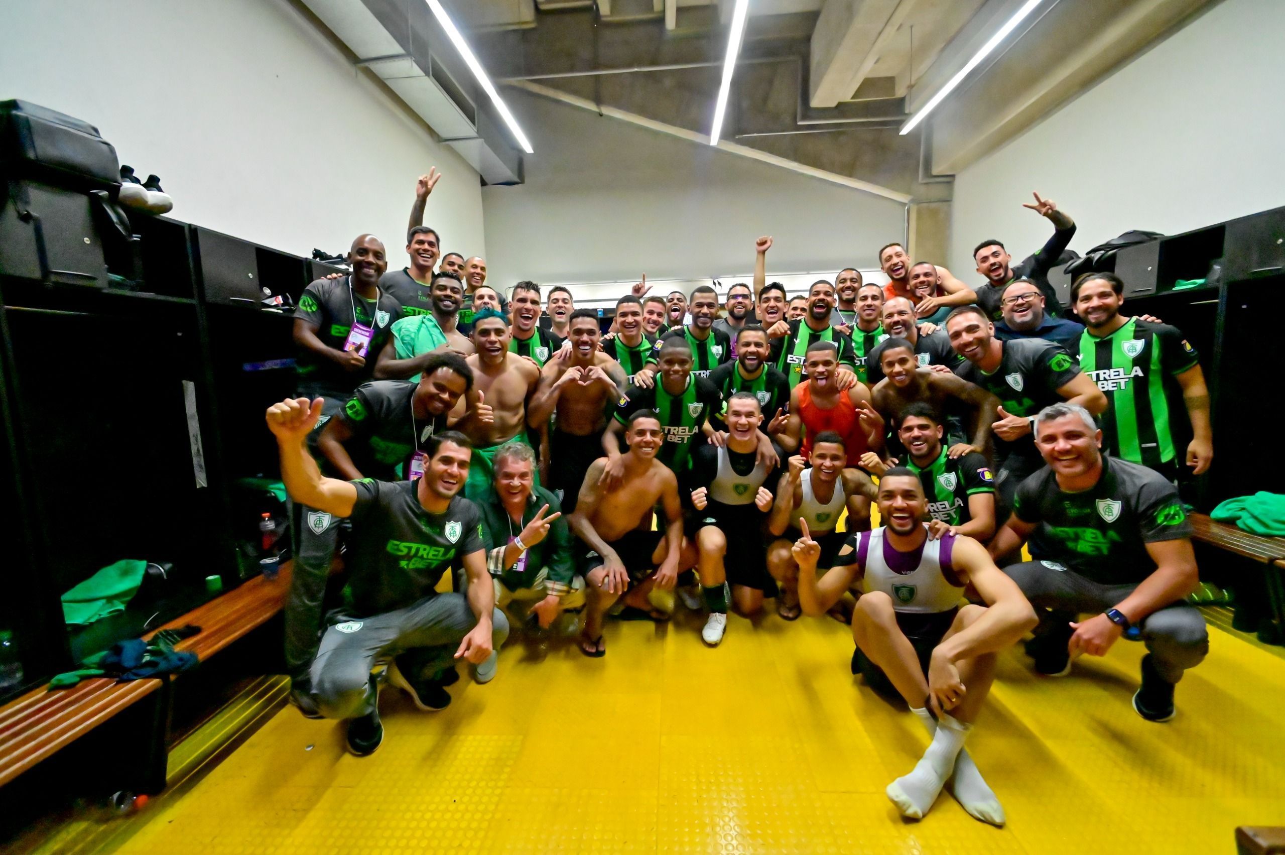 Atacante do América ironiza jogadores do Cruzeiro após confusão: 'Jogar milhinho é daora'