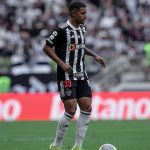 Atlético anuncia compra do meia Robert Santos; jogador assina até 2027