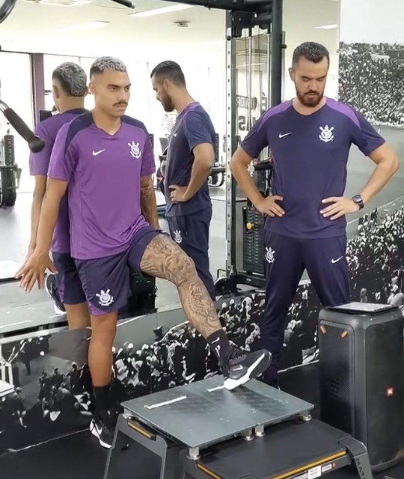 Corinthians se reapresenta ao CT com novo uniforme de treino para 2025