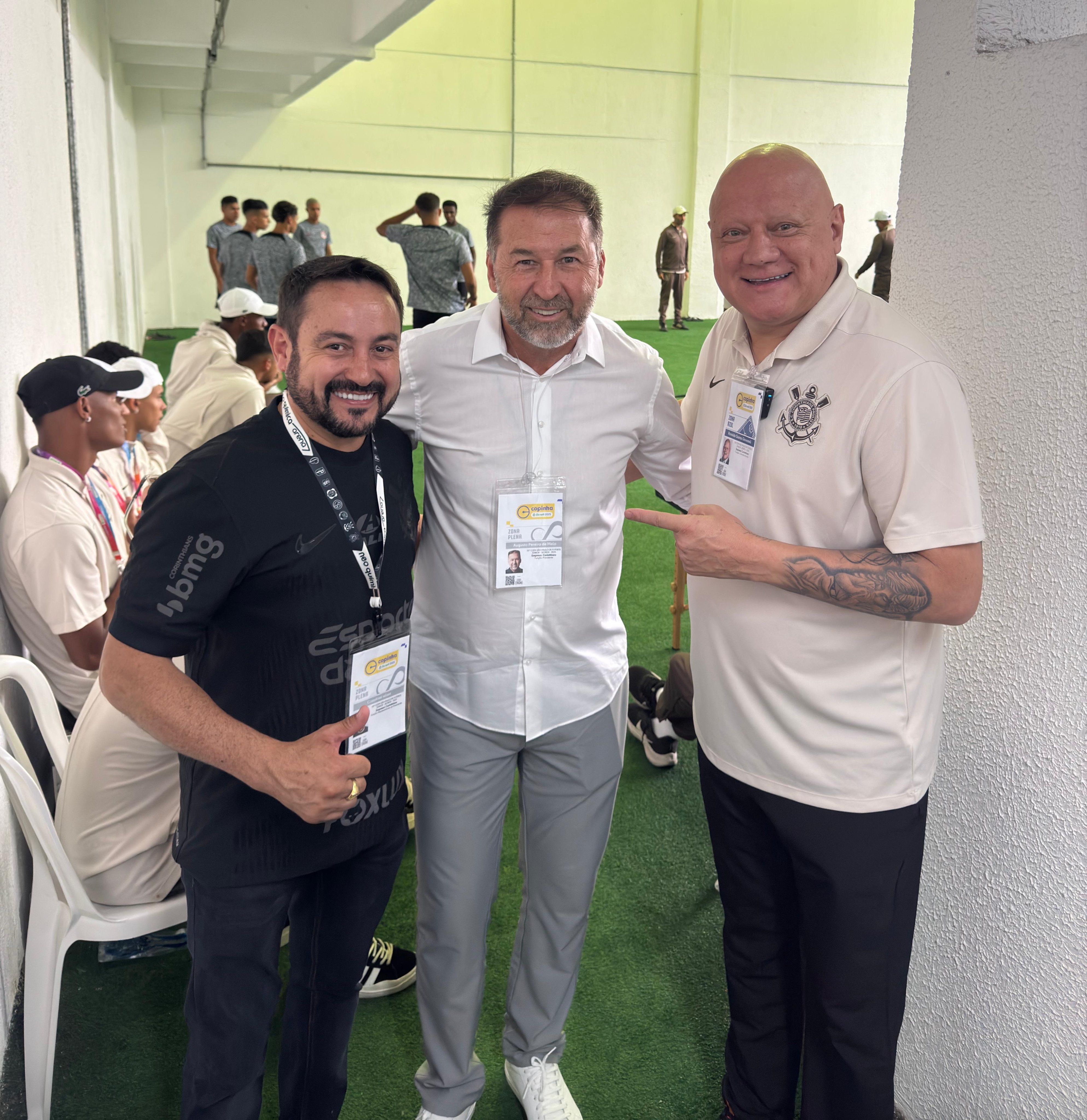 Augusto Melo parabeniza diretoria da base por trabalho feito no Corinthians