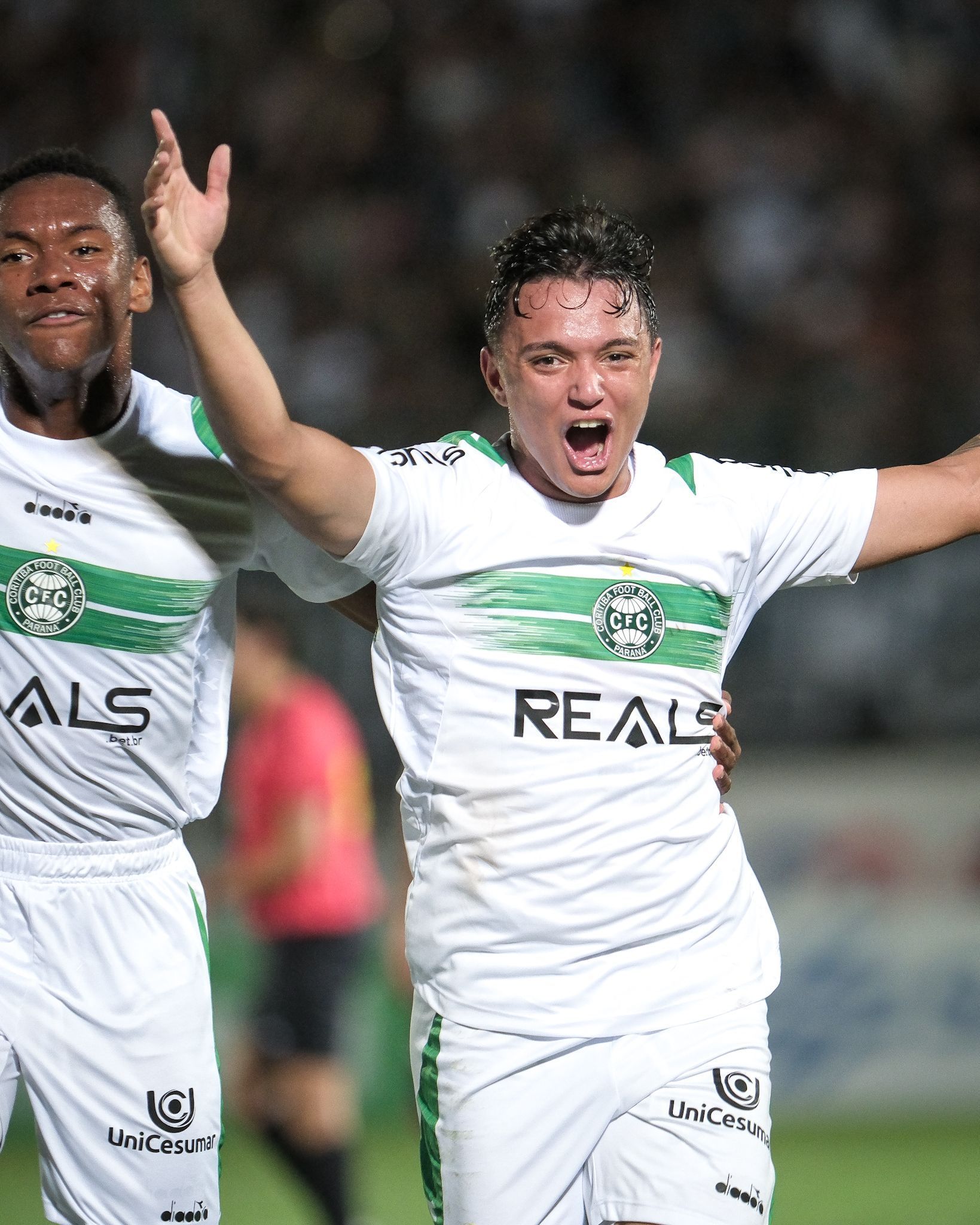 Coritiba vence Maringá fora de casa e se reabilita no Campeonato Paranaense